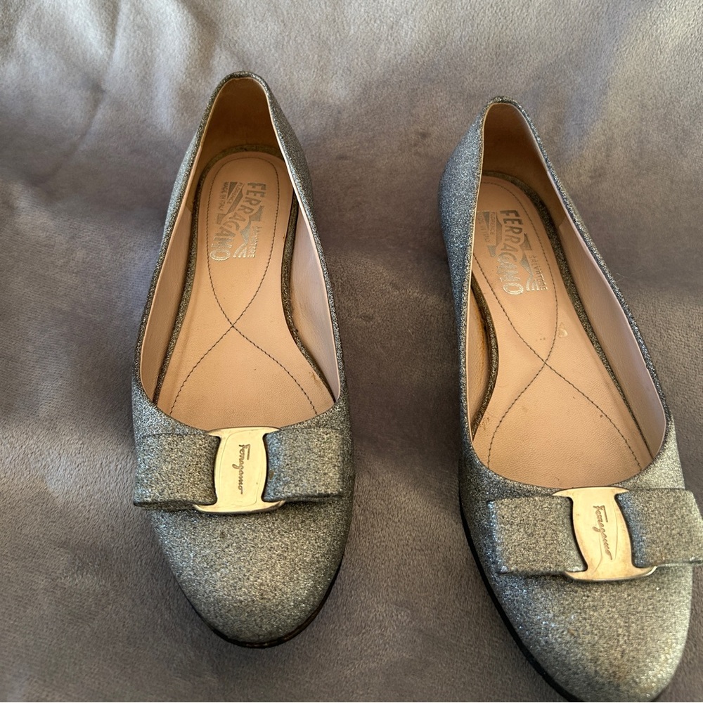 Salvatore Ferragamo Gray Silver Sparkly women’s  Bow  Shoe 7 B